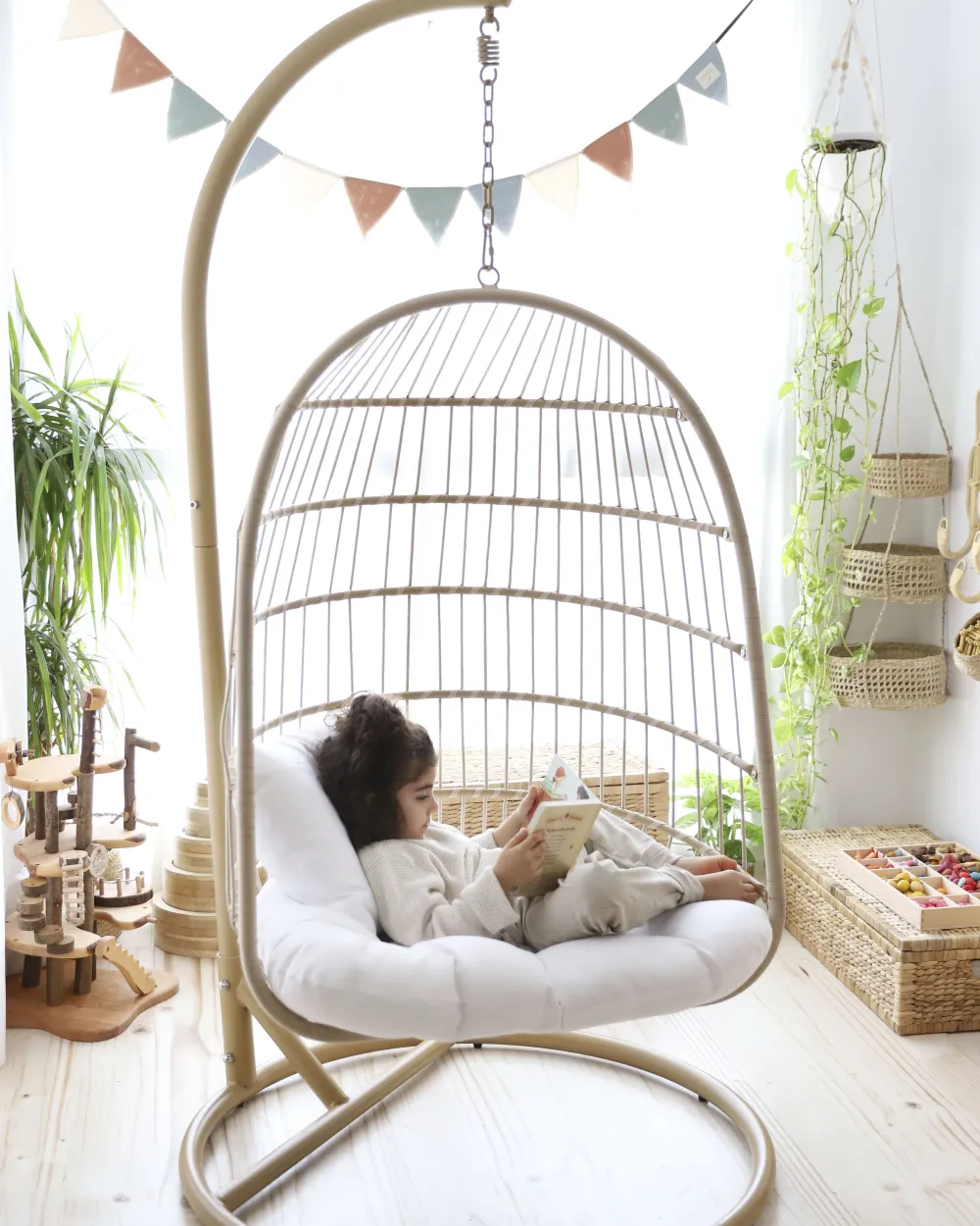 Discount Beliani Riipputuoli Jalustalla Polyrottinki Beige Allera