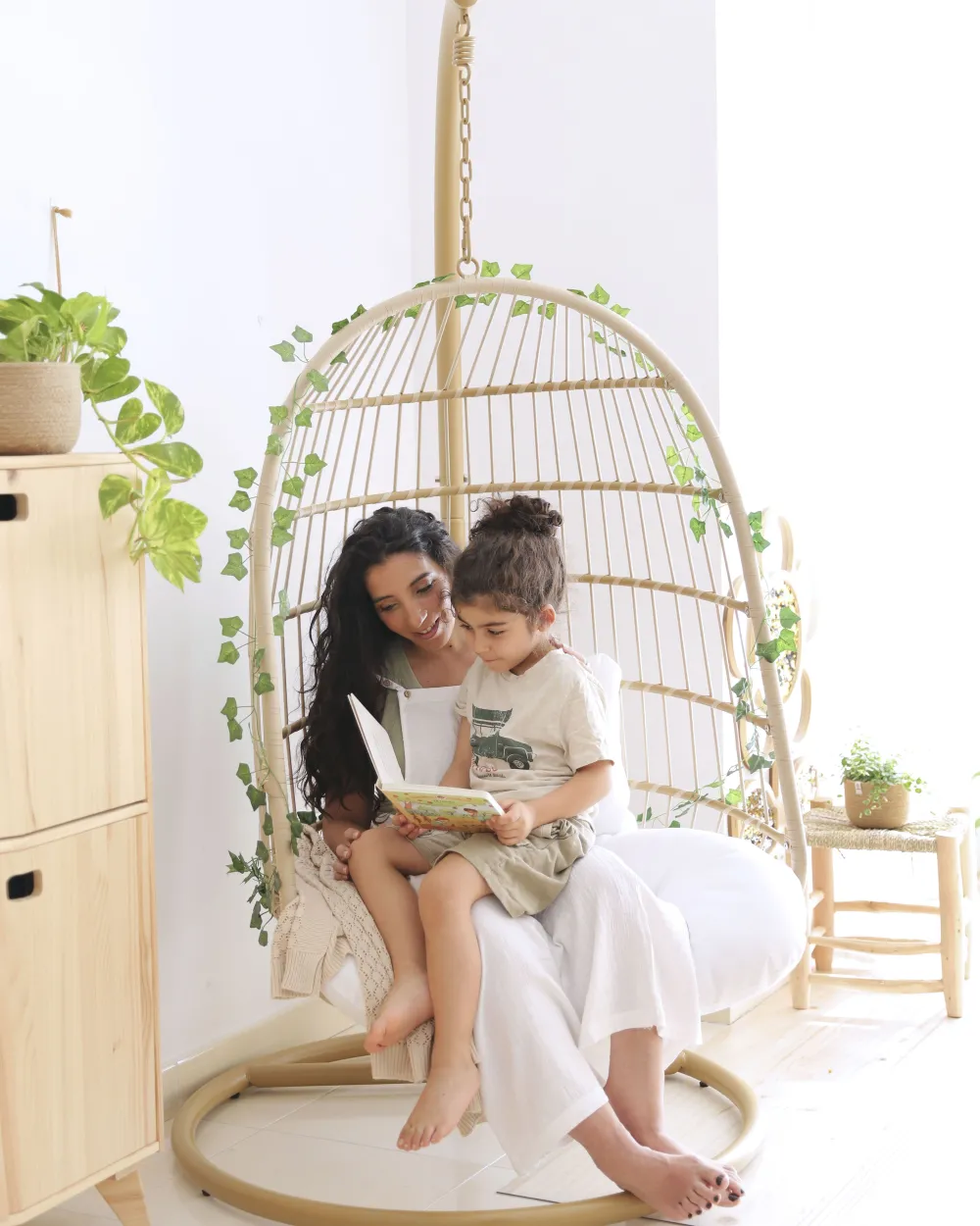 Discount Beliani Riipputuoli Jalustalla Polyrottinki Beige Allera